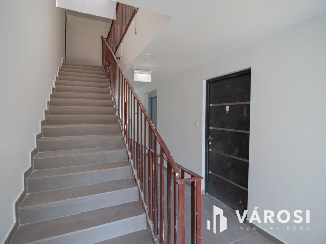 Kulcsrakész lakás Péterhegyen J-F-2