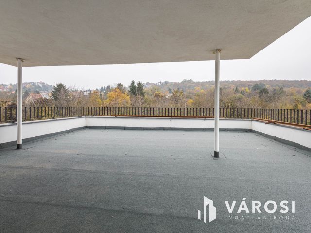 PENTHOUSE BUDAI PANORÁMÁVAL A PÉTERHEGYI LAKÓPARKBAN! C-T-1