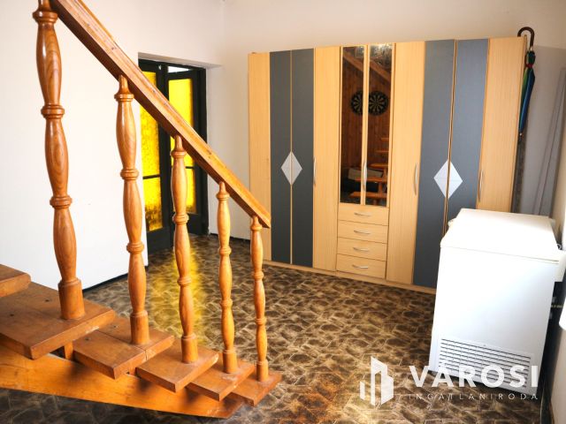 Répcelak 2generációs,(240m2) 7szobás központi,sok lehetőség!