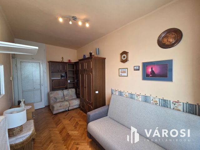 Kőszegen Irottkő úton eladó harmadik emeleti kétszobás lakás