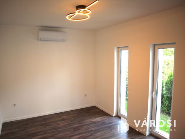 Új építésű családi ház eladó Zamárdiban