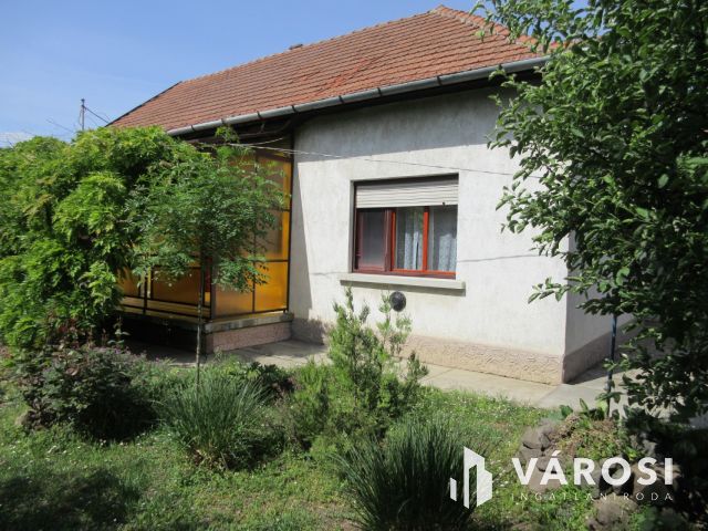 Szuper téglaház Tótkomlóson – akár két generációnak is!