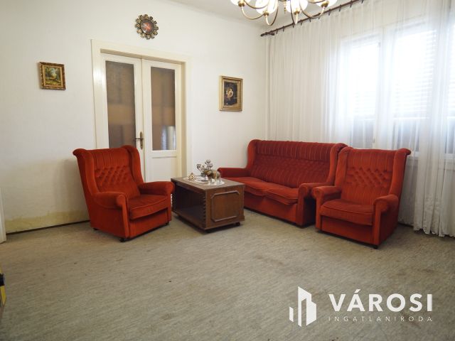 Kiskanizsán jó adottságú családi ház nagy telekkel!