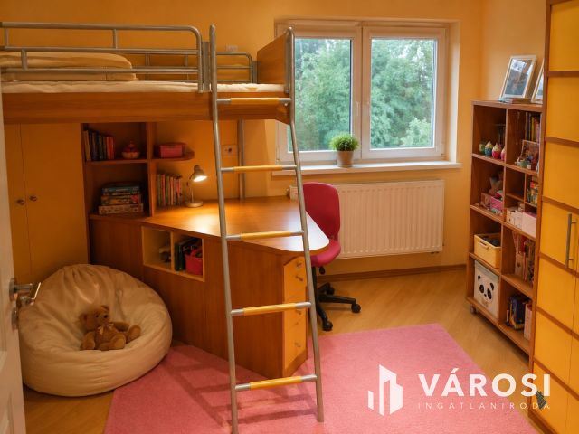 Exkluzív családiház Törökbálint centrumában üzlethelységgel