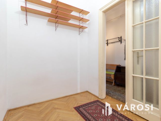 72 m2-es lakás, pár lépés a Duna, a Fővám tér, a Corvinus